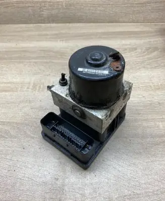 Volkswagen Golf V ABS Pump 1K0907379K 1K0614517H