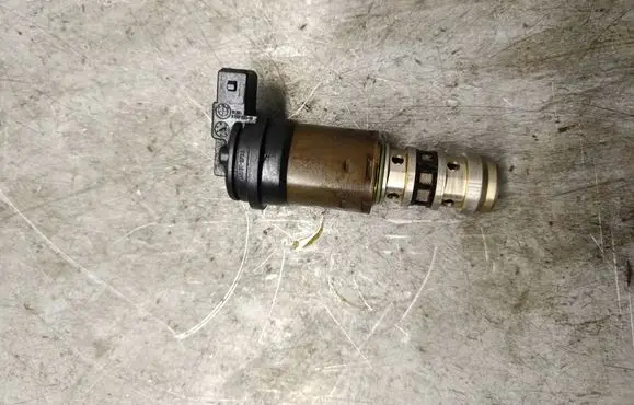 BMW 3 E90 E91 Camshaft vanos timing valve 1707323