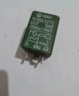 Volkswagen Transporter - Caravelle T4 Hazard warning light relay 111953227D J590J945