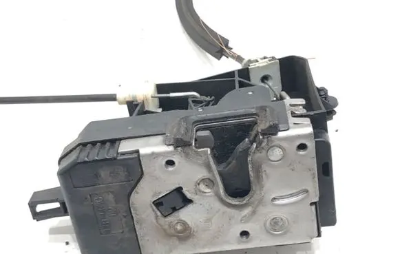 Opel Signum Front door lock 24447340