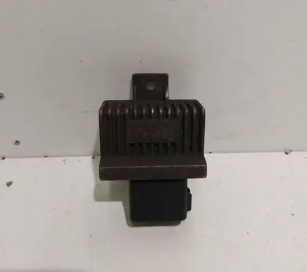 Nissan Navara Glow plug pre-heat relay 7700115078 BED712