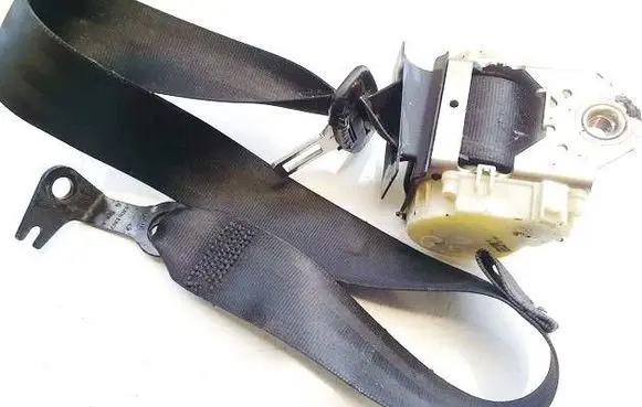 Rear seatbelt
