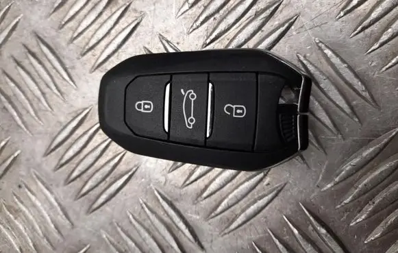 Opel Astra L Ignition key/card 9840153280