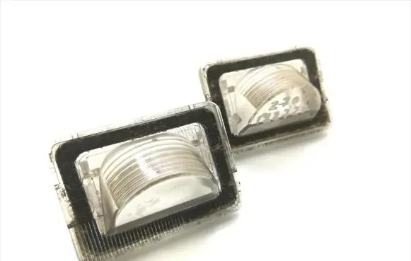 Mazda 5 Number plate light P4987