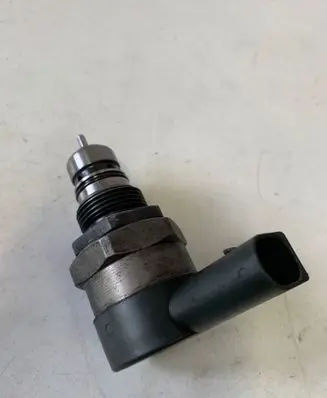 BMW 5 E60 E61 Fuel pressure sensor 0281002738 290307 13891080