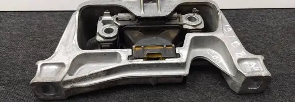 Mercedes-Benz A W177 Engine mount bracket 326E11