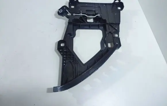 Headlight/headlamp mounting bracket