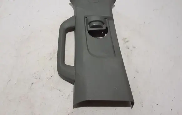 Chevrolet Silverado (B) pillar trim (top) 87846682
