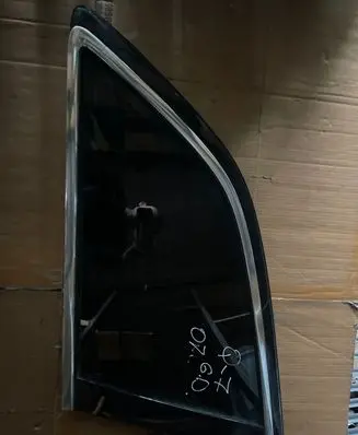 Audi Q7 4L Rear side window