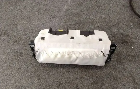Volkswagen Caddy Passenger airbag 34005348 1T0880204