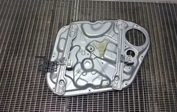 Hyundai ix20 Front window lifting mechanism without motor 824701K070 813101K060