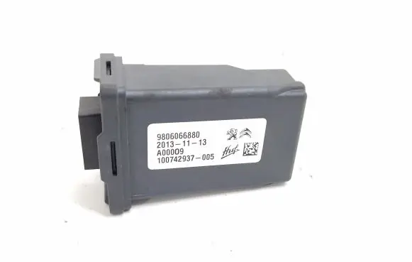 Citroen C4 II Picasso Other control units/modules 9806066880 100742937005 20131113