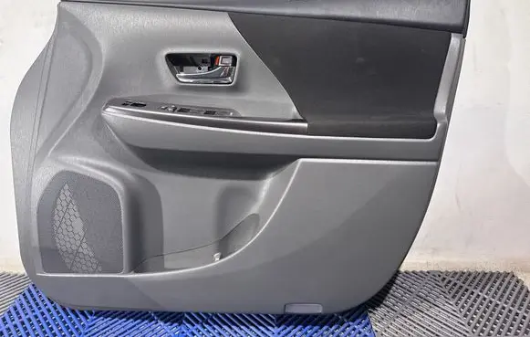 Toyota Prius+ (ZVW40) Front door card panel trim