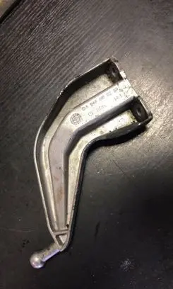 Engine mounting bracket