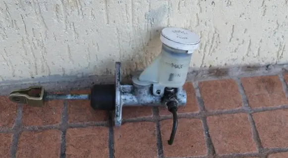 Mitsubishi Carisma Clutch slave cylinder 