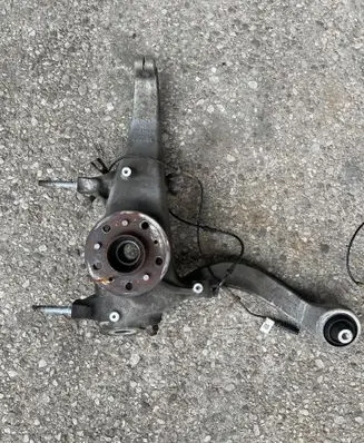 BMW M5 F90 Front wheel hub spindle knuckle 7857012 7857018