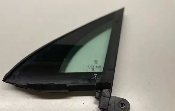 Volkswagen Tiguan Front triangle window/glass 5NN845113