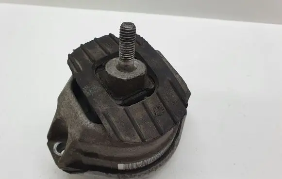 BMW 5 E60 E61 Engine mount bracket 6761089 676108904 15934612