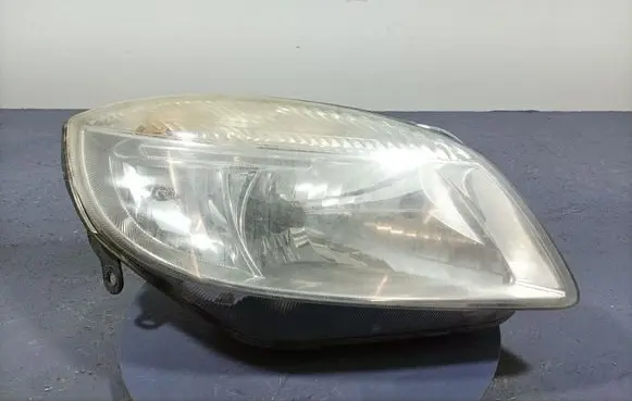 Skoda Fabia Mk2 (5J) Headlight/headlamp 