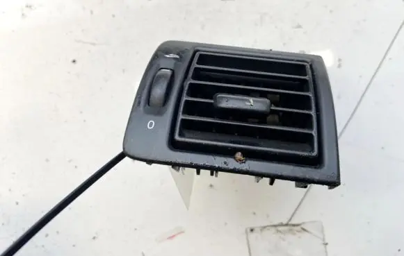 Volvo V50 Dash center air vent grill