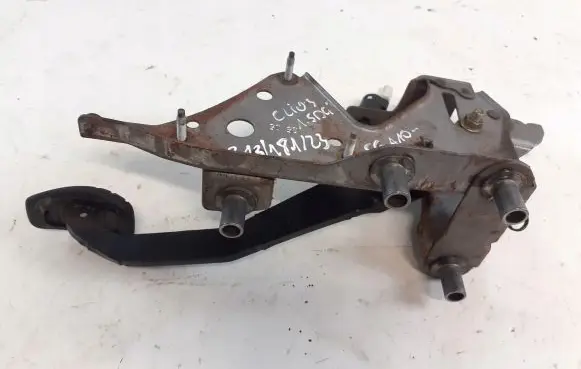 Renault Clio III Brake pedal 8200275889A