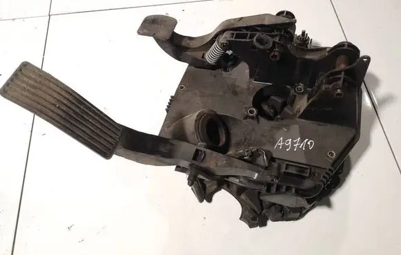Mercedes-Benz A W168 Brake pedal a1682902601 400400b