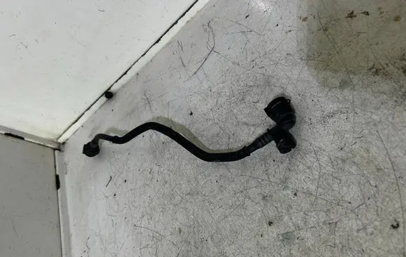 Breather/breather pipe/hose