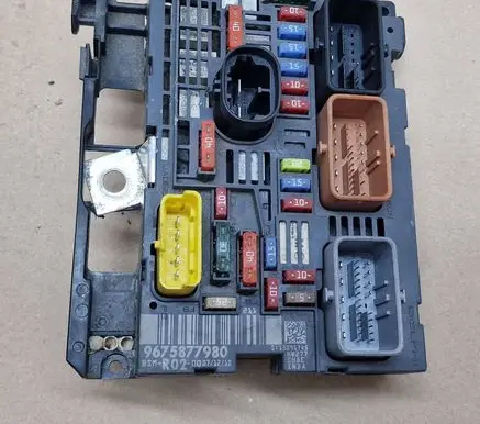 Peugeot 3008 I Fuse box set 9675877980