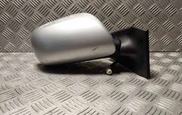 Toyota Yaris Front door electric wing mirror 