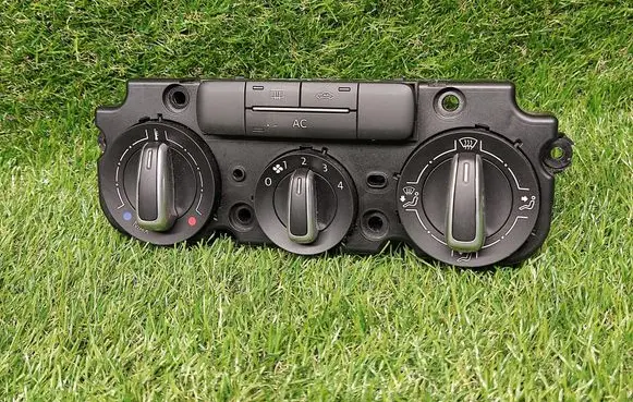 Volkswagen Jetta VI Climate control unit 5C0820047P 901515200004