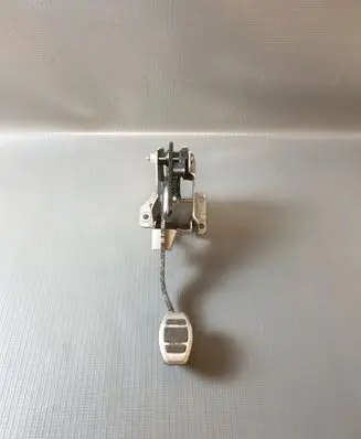 Opel Mokka B Clutch pedal P1009913AF P1009975AG