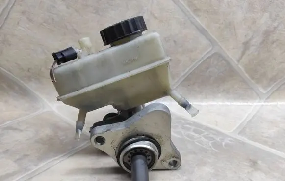Mercedes-Benz C W203 Master brake cylinder A2034300002