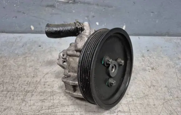 Mercedes-Benz E W211 Power steering pump 