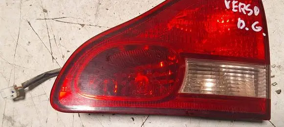 Toyota Avensis Verso Rear/tail lights E130000 4441 7654