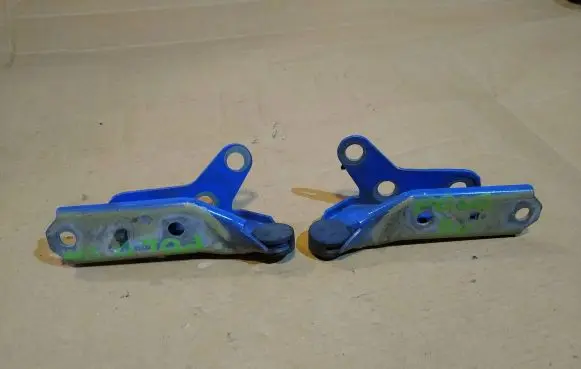 Volkswagen Polo IV 9N3 Engine bonnet/hood hinges 6Q0823301B