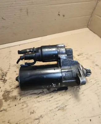 Volkswagen Touran I Starter motor 02E211023H