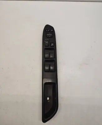Nissan X-Trail T30 Electric window control switch 183575