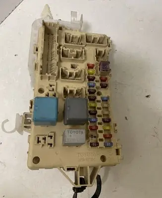 Toyota Corolla Verso E121 Fuse module 892210F010
