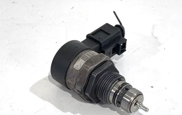Audi A6 Allroad C6 Fuel pressure regulator 