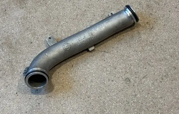 BMW 5 G30 G31 Intercooler hose/pipe 8579370