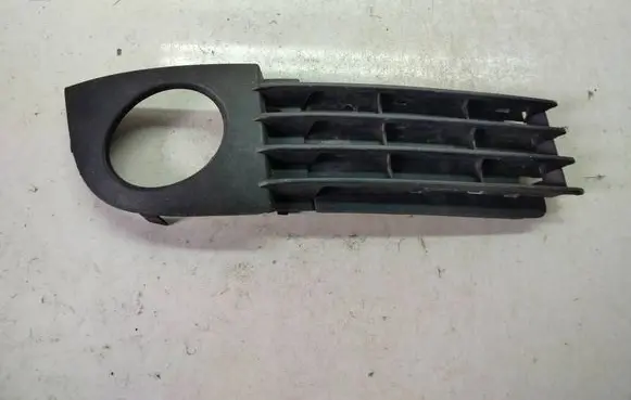 Audi A6 S6 C5 4B Front fog light trim/grill 4B0807682AA