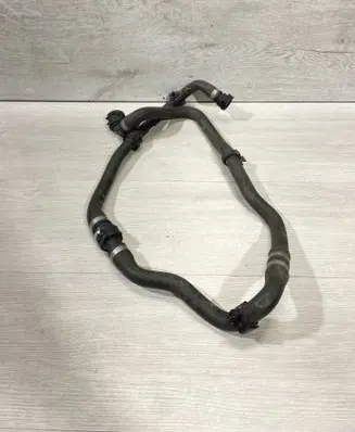 Engine coolant pipe/hose
