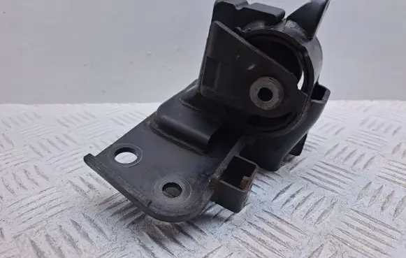 Toyota Avensis T270 Engine mount bracket 123720R040