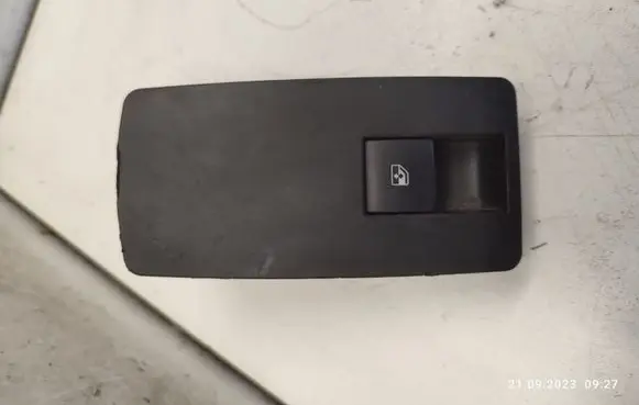 Opel Insignia A Electric window control switch 13301884