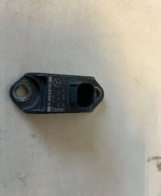 Mercedes-Benz E W211 Airbag deployment crash/impact sensor 0025426918