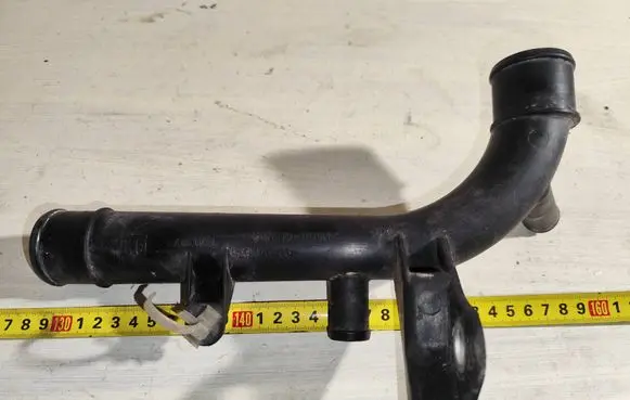 Engine coolant pipe/hose