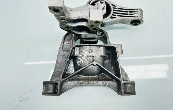 Citroen Jumpy Engine mount bracket
