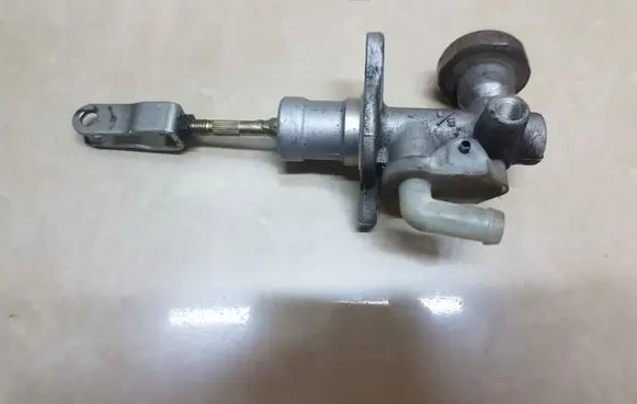 Nissan X-Trail T30 Clutch master cylinder