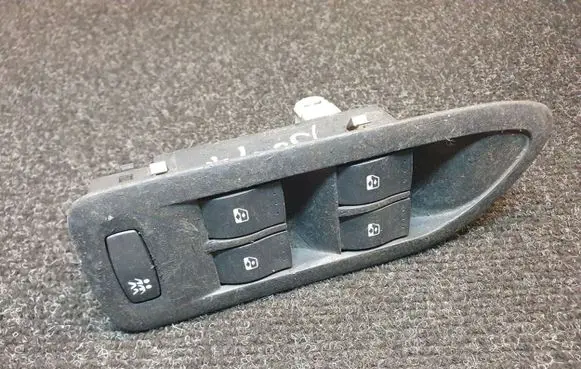 Renault Laguna II Electric window control switch 26515