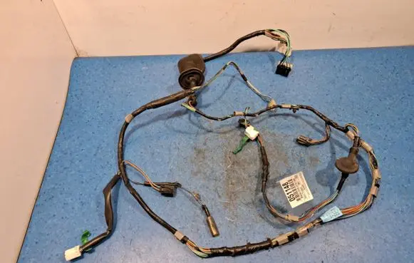 Isuzu Trooper Wires (generator/alternator) 